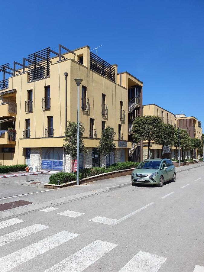 Lucia Exclusive With Parking In The Garage Apartment Porec Exterior photo